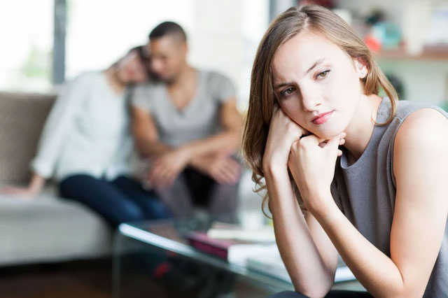 Bị bắt quả tang ngoại tình, cả chồng và mẹ chồng đều xông lên bảo vệ kẻ thứ 3 khiến vợ đứng hình-2