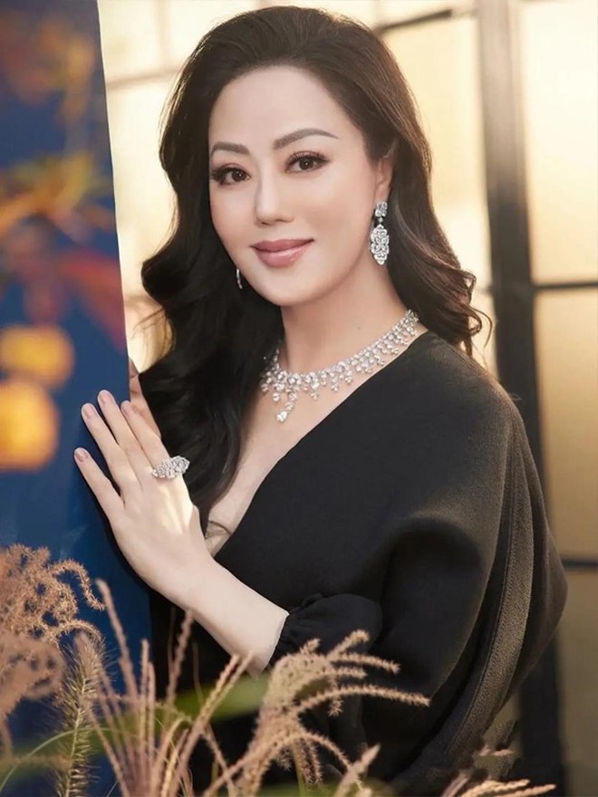 Nữ diễn viên hồng nhan họa thủy: Từng khiến 2 đại gia phá sản, U60 vẫn sở hữu nhan sắc xinh đẹp-11