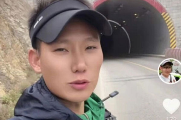 Để được tái hôn, người đàn ông đạp xe hàng nghìn km, nhiều lần ngất giữa đường-1