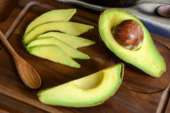 Mẹo cắt trái bơ nhanh mà không bị nát