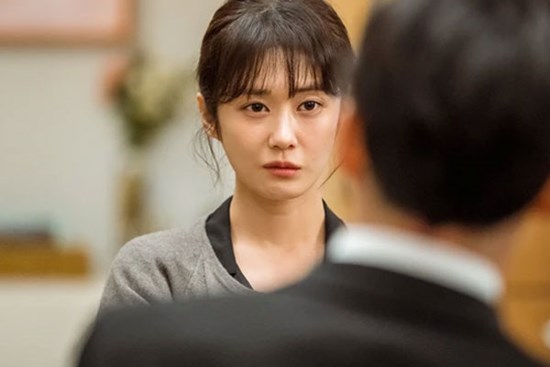 Mang tiếng ở nhà nội trợ chăm con nhưng hở ra là thấy vợ nằm xem ti vi để nhà cửa nhếch nhác, con bị hăm tã vì bẩn