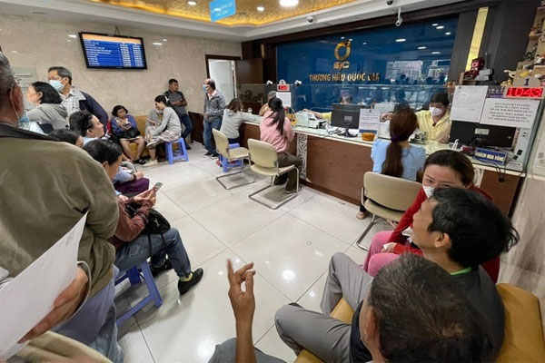 SJC bán vàng thả phanh trong ngày độc thân, khách mua bao nhiêu cũng có-1