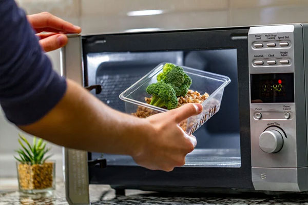 Ba không khi dùng lò vi sóng-2