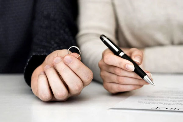 Bạn gái cũ xuất hiện ở đám cưới và hành xử khó hiểu của chồng-3