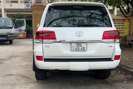 Phạt tiền tài xế ô tô Land Cruiser sửa biển số đi trên cao tốc