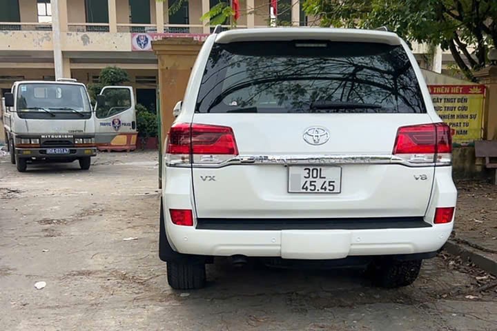 Phạt tiền tài xế ô tô Land Cruiser sửa biển số đi trên cao tốc-2