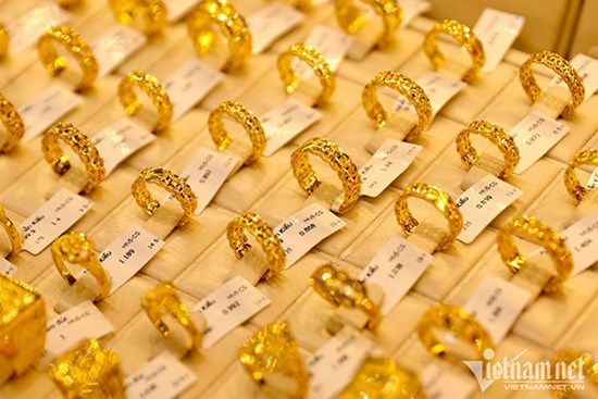 Giá vàng rơi tự do: Nhẫn trơn có rơi xuống 70 triệu, hay tăng lại?