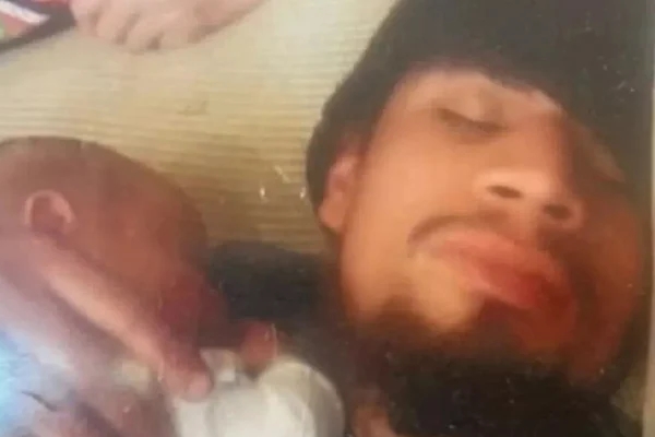 Phát hiện thứ bất ngờ khi đang đào cát, nam công nhân liền báo cảnh sát-2