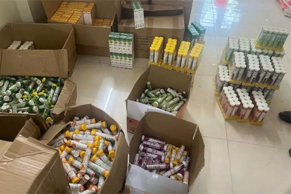 Ngăn chặn gần 2,7 tấn xúc xích bẩn ở biên giới Lạng Sơn-3