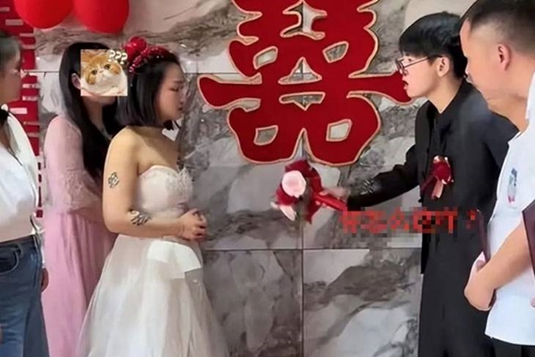 Chồng đạp xe 4.400km trong 100 ngày để hàn gắn với vợ sau 2 năm xa cách-4