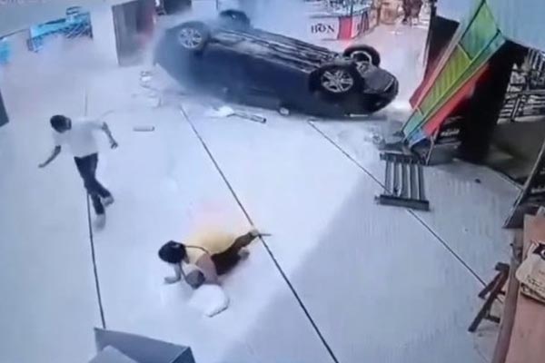 Tài xế cùng gia đình ăn uống ở cao tốc Vĩnh Hảo - Phan Thiết-2