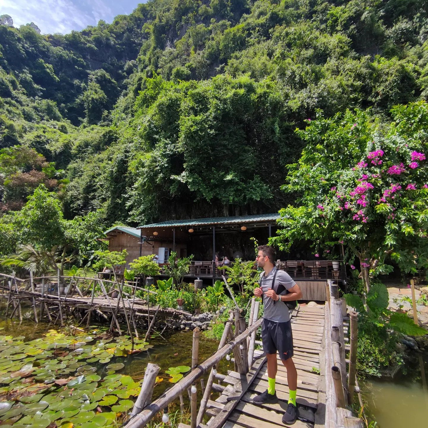 Khách Tây lần đầu nấu món Việt, thích thú học gói nem ở Ninh Bình-3