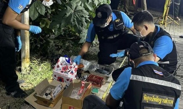 Phát hiện sự thật đau lòng bên trong chiếc ô tô đậu bên đường-2