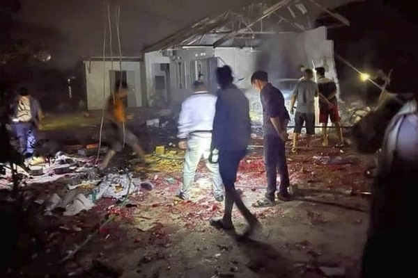 Phát hiện thi thể nam giới lõa thể dưới kênh nước ở TPHCM-2