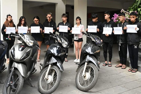 Đoàn quái xế tông tử vong cô gái chờ đèn đỏ: Khởi tố 20 bị can-1