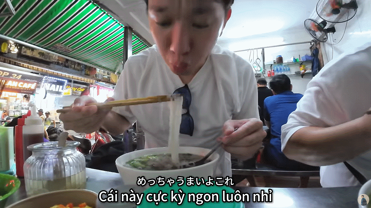 Khách Nhật lần đầu ăn phở ở Hà Nội, nói một điều khiến cả nhóm bật cười-3