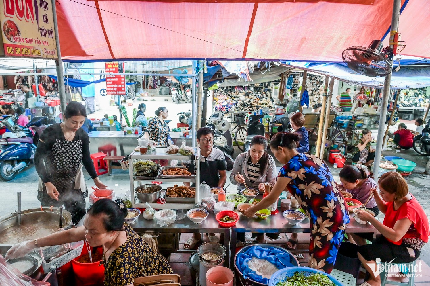 Quán bún sung 40 năm ở Nam Định: Chỉ 10 nghìn/bát, hết veo cả tạ bún mỗi ngày-1