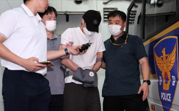 Bé trai 4 tuổi ở Hàn Quốc bị HLV Taekwondo nhét ngược đầu vào tấm thảm cuộn chặt-2