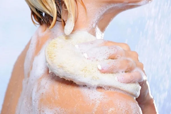 Mẹo khi tắm giúp da trắng sáng hơn-1