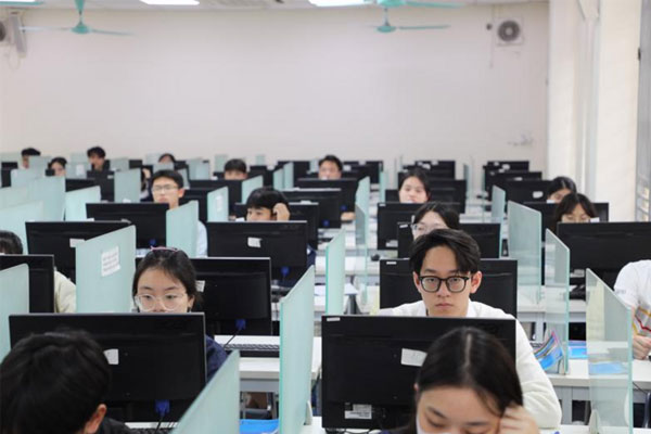 Bộ GD&ĐT bác tin tổ chức bài thi V-SAT 2025 để tuyển sinh đại học-1
