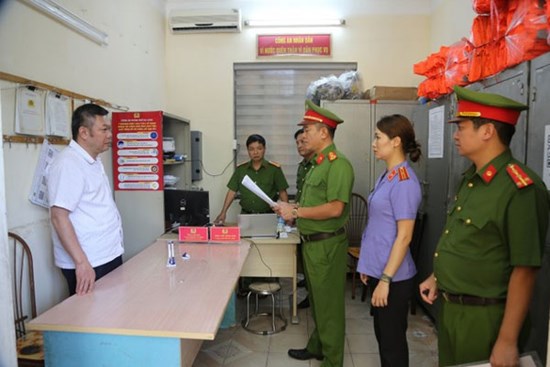 Bắt ‘trùm’ đất đá thải mỏ ở Quảng Ninh