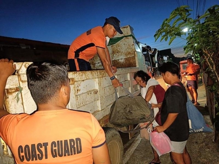 Philippines sơ tán 255.000 người khi siêu bão Man-yi chuẩn bị đổ bộ-1