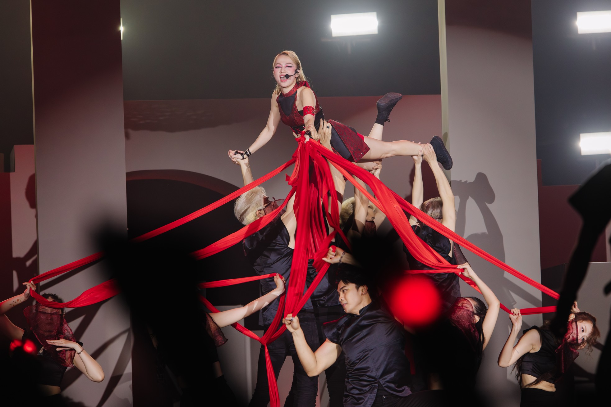 Xuân Nghi đánh bại Minh Hằng-3