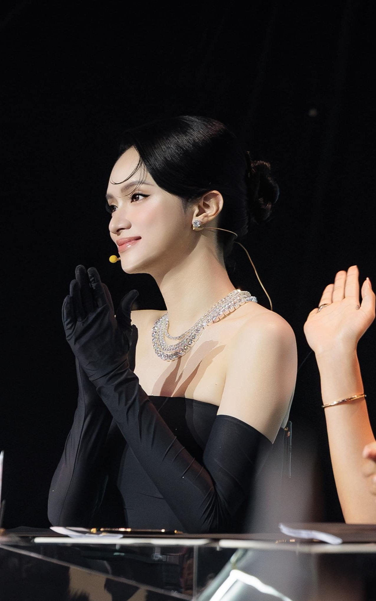 Động thái của Hương Giang khi Kỳ Duyên gần như trắng tay Miss Universe-4