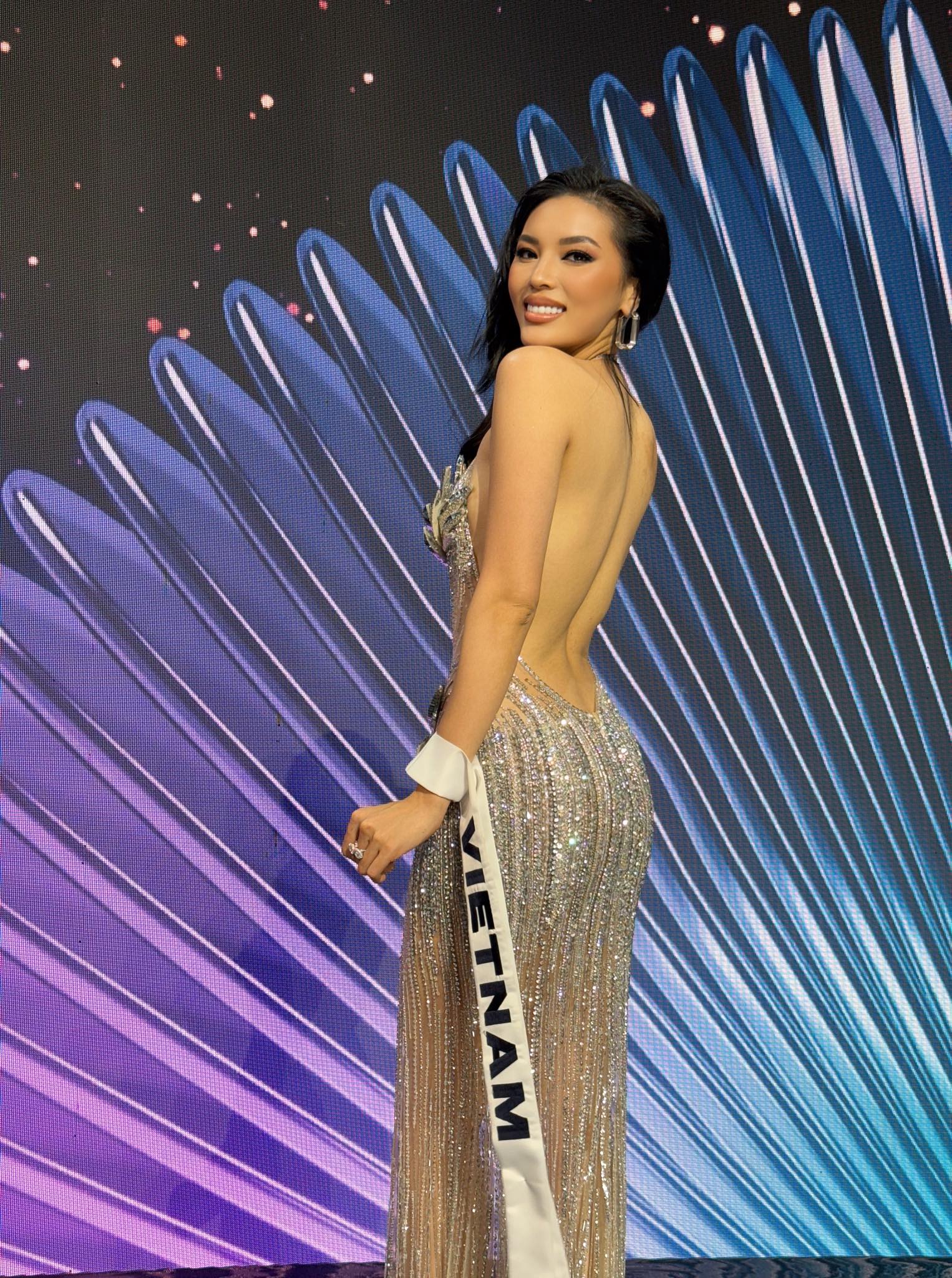 Động thái của Hương Giang khi Kỳ Duyên gần như trắng tay Miss Universe-6