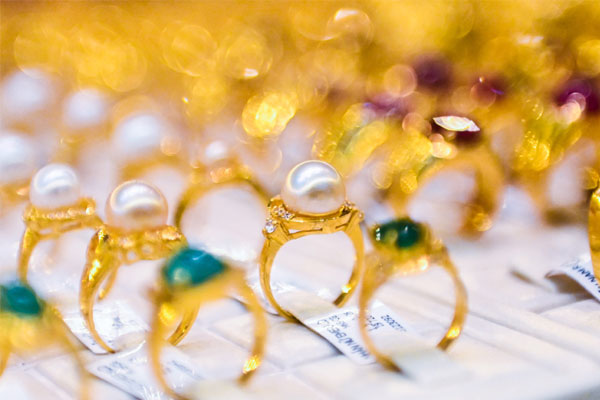 Dự báo giá vàng 10 ngày tới: Đà lao dốc chậm lại, tạo đáy trước thềm năm 2025?-1