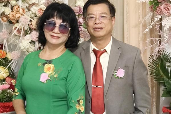 Quỳ gối xin chồng cũ tái hôn để cho con một mái nhà trọn vẹn nhưng lại bị nhiều người lên án-3