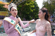 Miss International 2024 Thanh Thủy xúc động diễu hành trên xe bus 2 tầng ở TPHCM