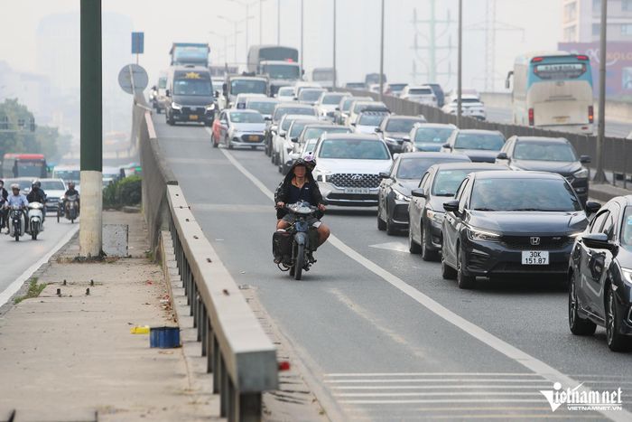 Tài xế xe ôm đi mô tô vào cao tốc trình bày lý do phải mưu sinh-1