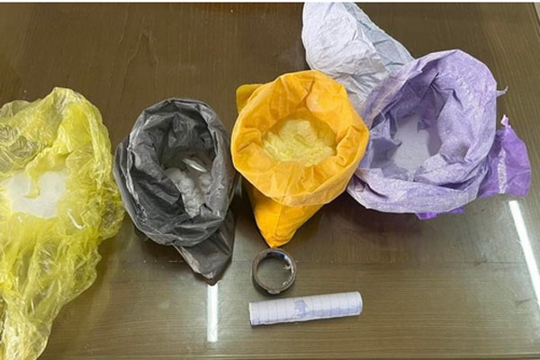 Chế pháo nổ theo YouTube, 4 nam sinh nhập viện cấp cứu-3