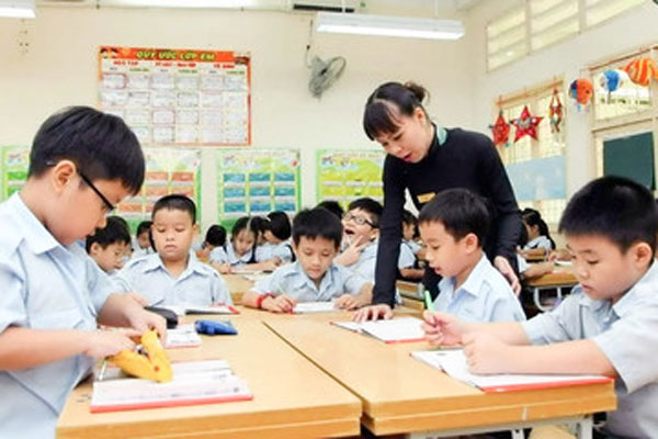 Em bé vùng cao nổi khắp cõi mạng với lời chúc 20/11 quá độc đáo-2