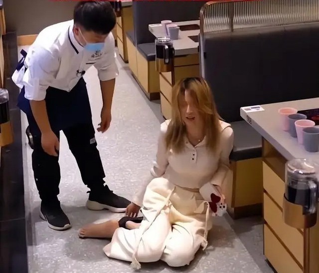 Bị nhà gái đòi hơn 1 tỷ đồng giữa hôn lễ, chú rể có pha quay xe đầy bất ngờ-2