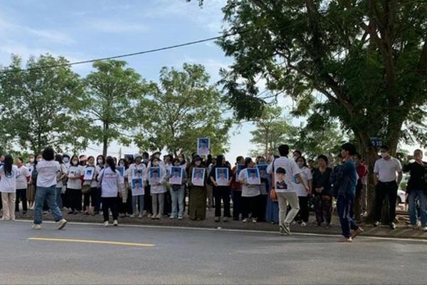 Nam sinh lớp 12 dùng dao tấn công bạn tại nhà vệ sinh-2