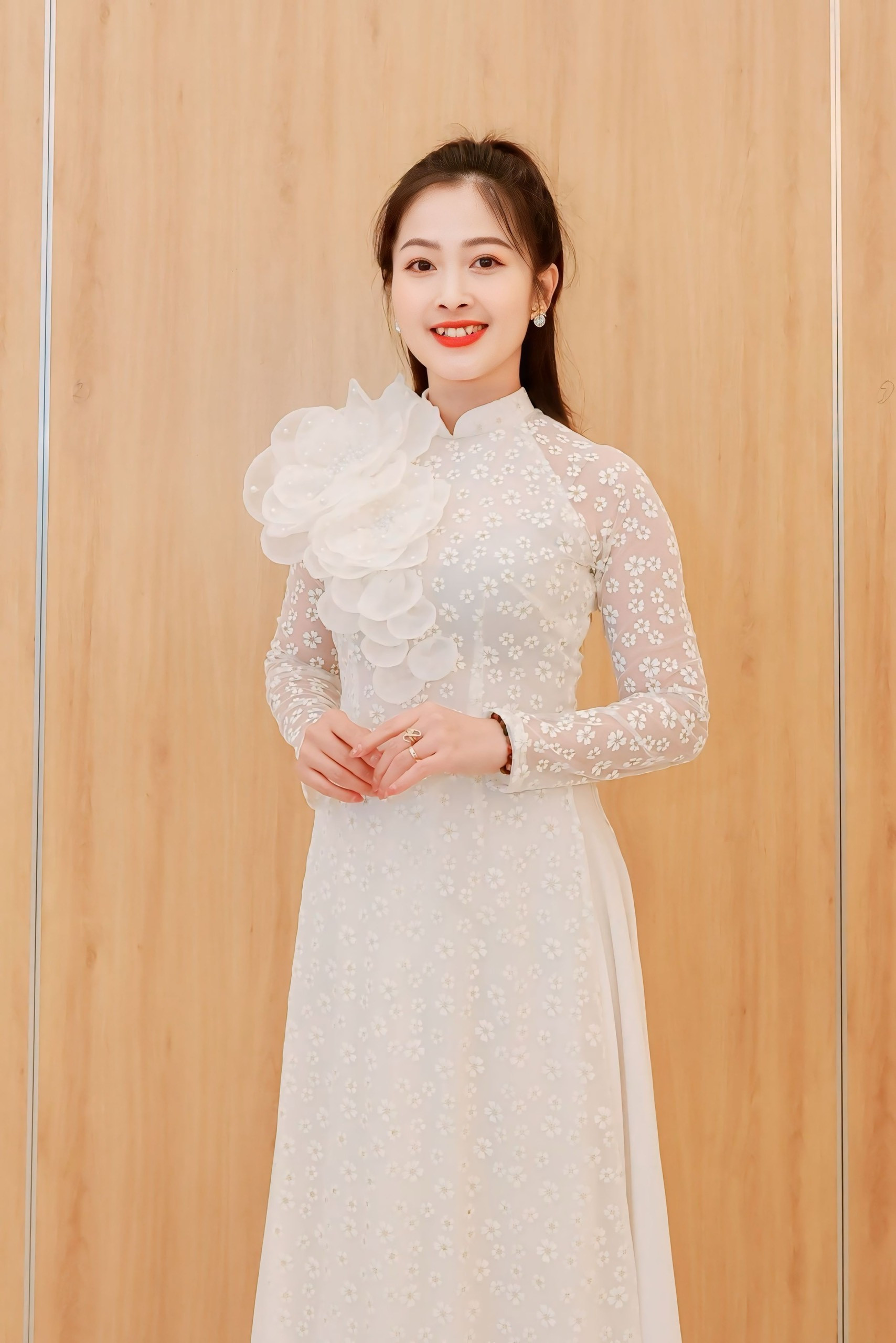 Nhan sắc gây sốt của cô giáo Thái Nguyên vừa được vinh danh giáo viên trẻ tiêu biểu-2