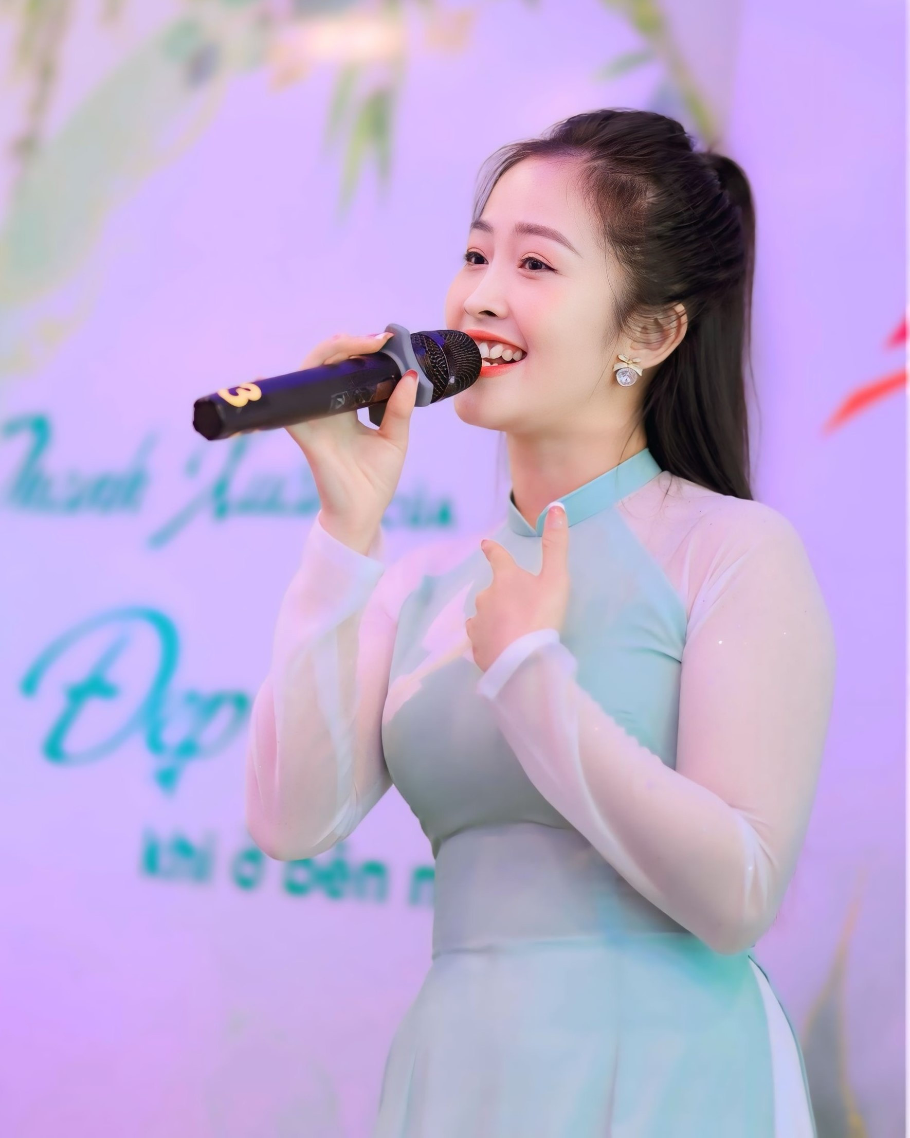 Nhan sắc gây sốt của cô giáo Thái Nguyên vừa được vinh danh giáo viên trẻ tiêu biểu-3