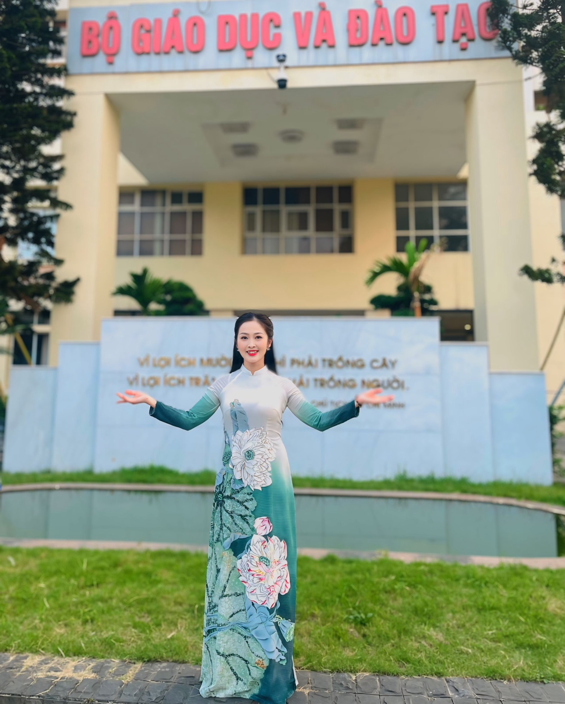 Nhan sắc gây sốt của cô giáo Thái Nguyên vừa được vinh danh giáo viên trẻ tiêu biểu-7