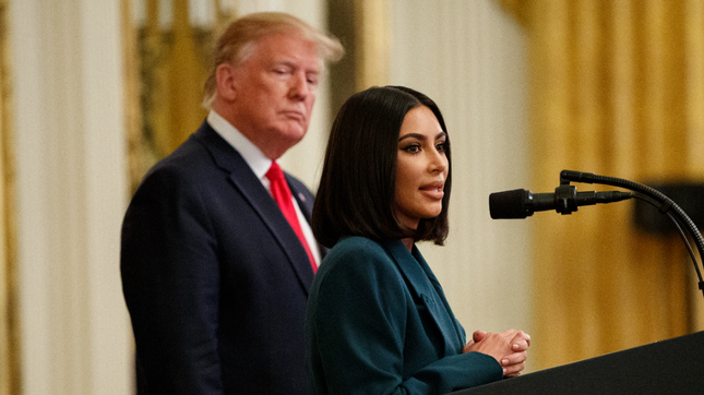 Choáng ngợp với những bảo vật thời trang được Kim Kardashian âm thầm sưu tầm-5