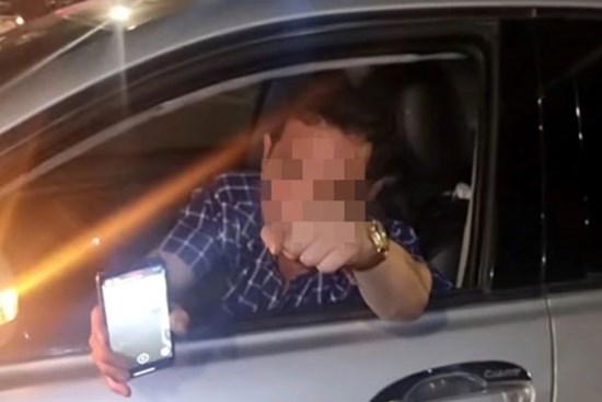 Điều tra vụ lái ô tô trong khi say xỉn, chửi người đi đường