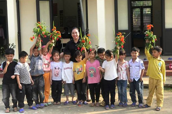 Cuộc hội ngộ của ông nội Khang và 22 đứa trẻ mồ côi ở Làng Nủ: Tôi còn nợ các cháu lời hẹn ước 15 năm sau-15