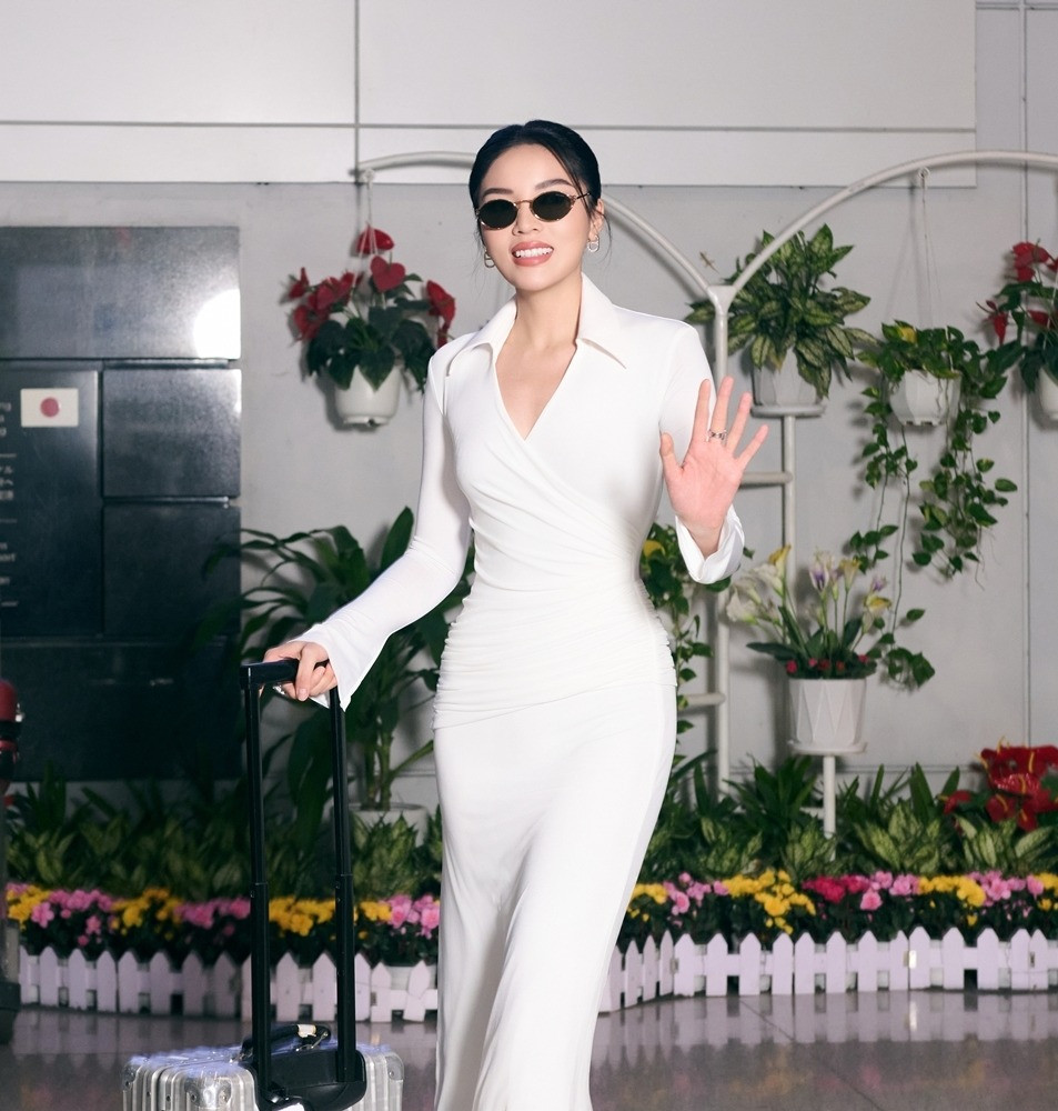 Hoa hậu Kỳ Duyên đón sinh nhật ở sân bay khi trở về từ Miss Universe 2024-1