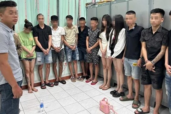 23 thanh niên 'bay lắc' trong quán bar ở Bình Dương