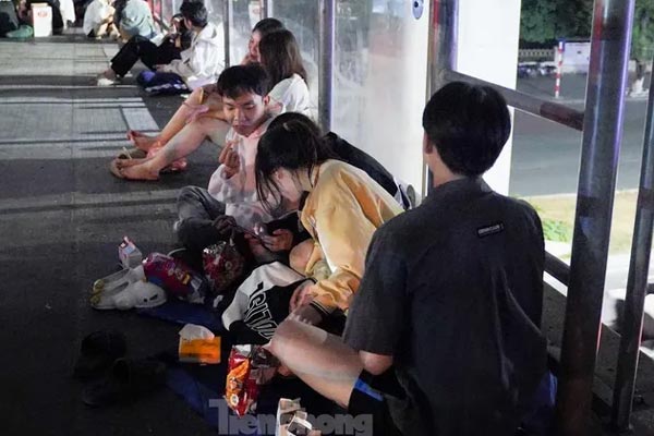 Biến tướng karaoke: Ngoài bán cà phê, trong là phòng hát-4