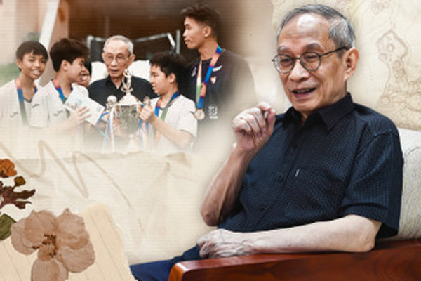 Thầy giáo chống nạng dạy chữ ở ốc đảo hơn 30 năm-5