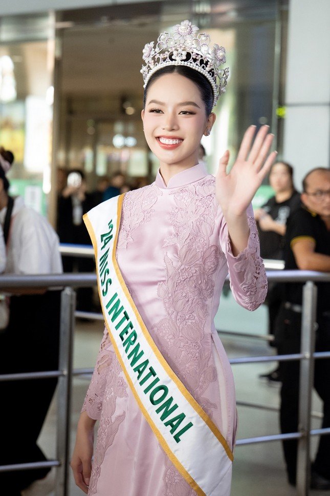 Miss International 2024 Thanh Thủy giải thích về hành động cúi đầu ở Chung kết-3