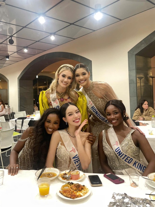 Miss International 2024 Thanh Thủy giải thích về hành động cúi đầu ở Chung kết-4