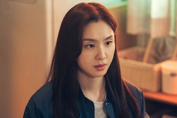 Dọn dẹp bàn làm việc của chồng, tôi suýt ngất khi đọc được một tờ giấy-2